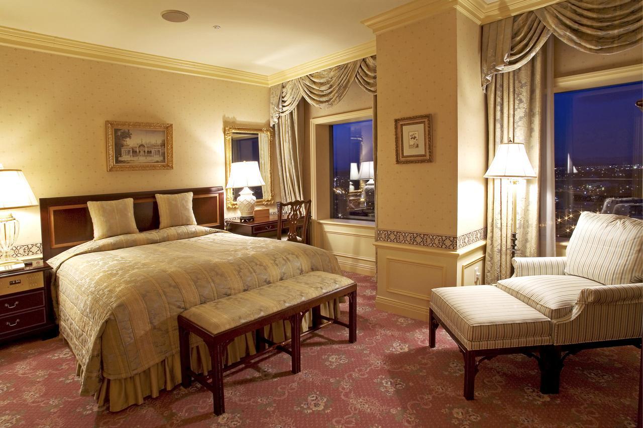 Omo7 Asahikawa By Hoshino Resorts Eksteriør bilde A bedroom at the Four Seasons Hotel in Washington, D.C.
