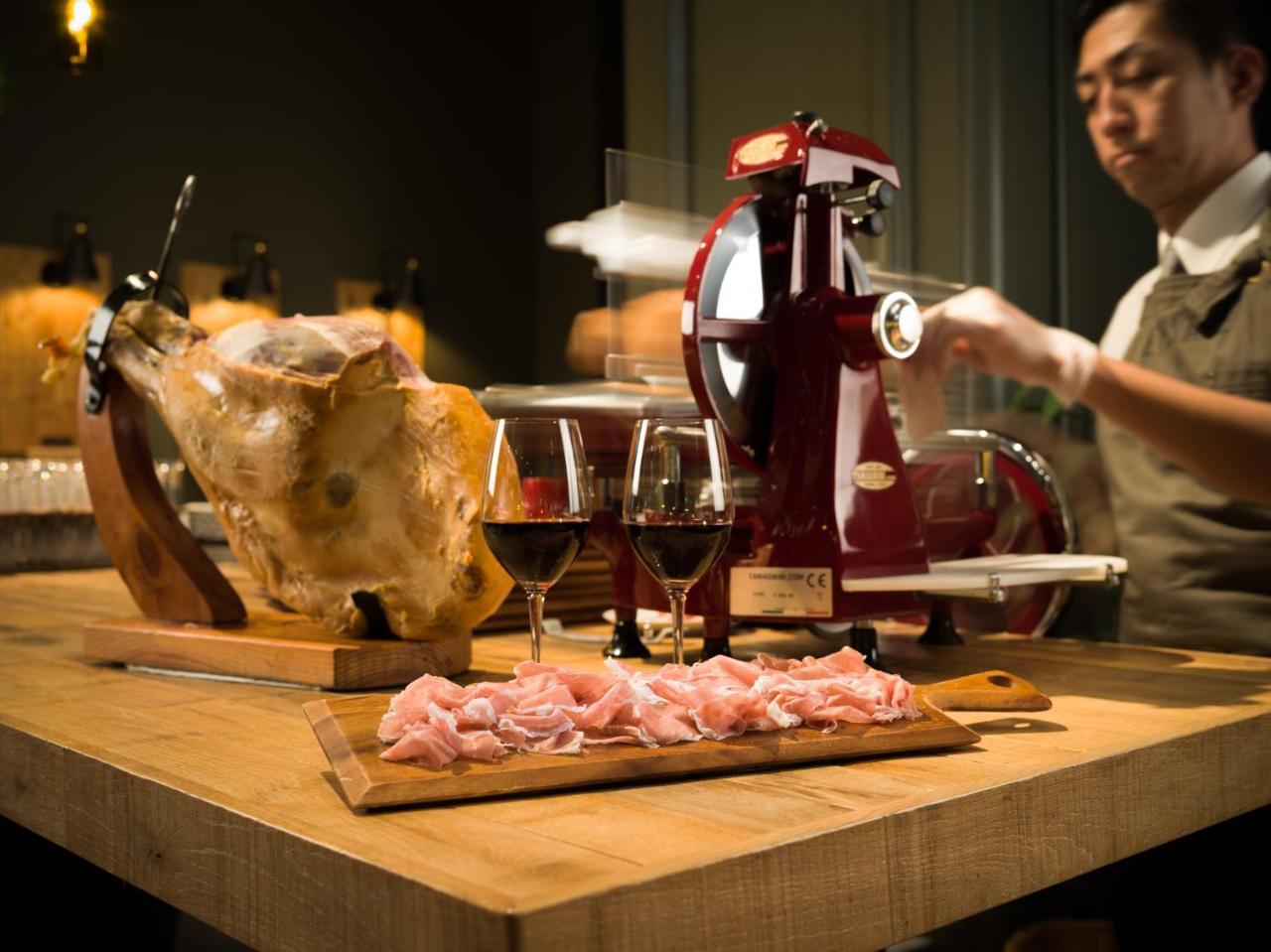 Omo7 Asahikawa By Hoshino Resorts Eksteriør bilde A prosciutto slicer