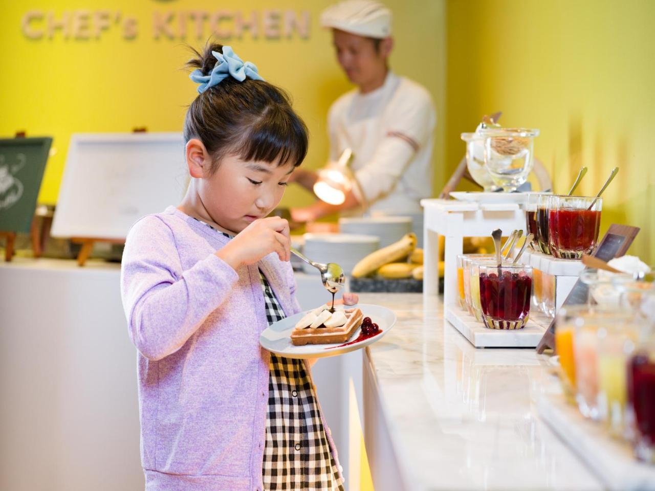 Omo7 Asahikawa By Hoshino Resorts Eksteriør bilde A child eating dessert