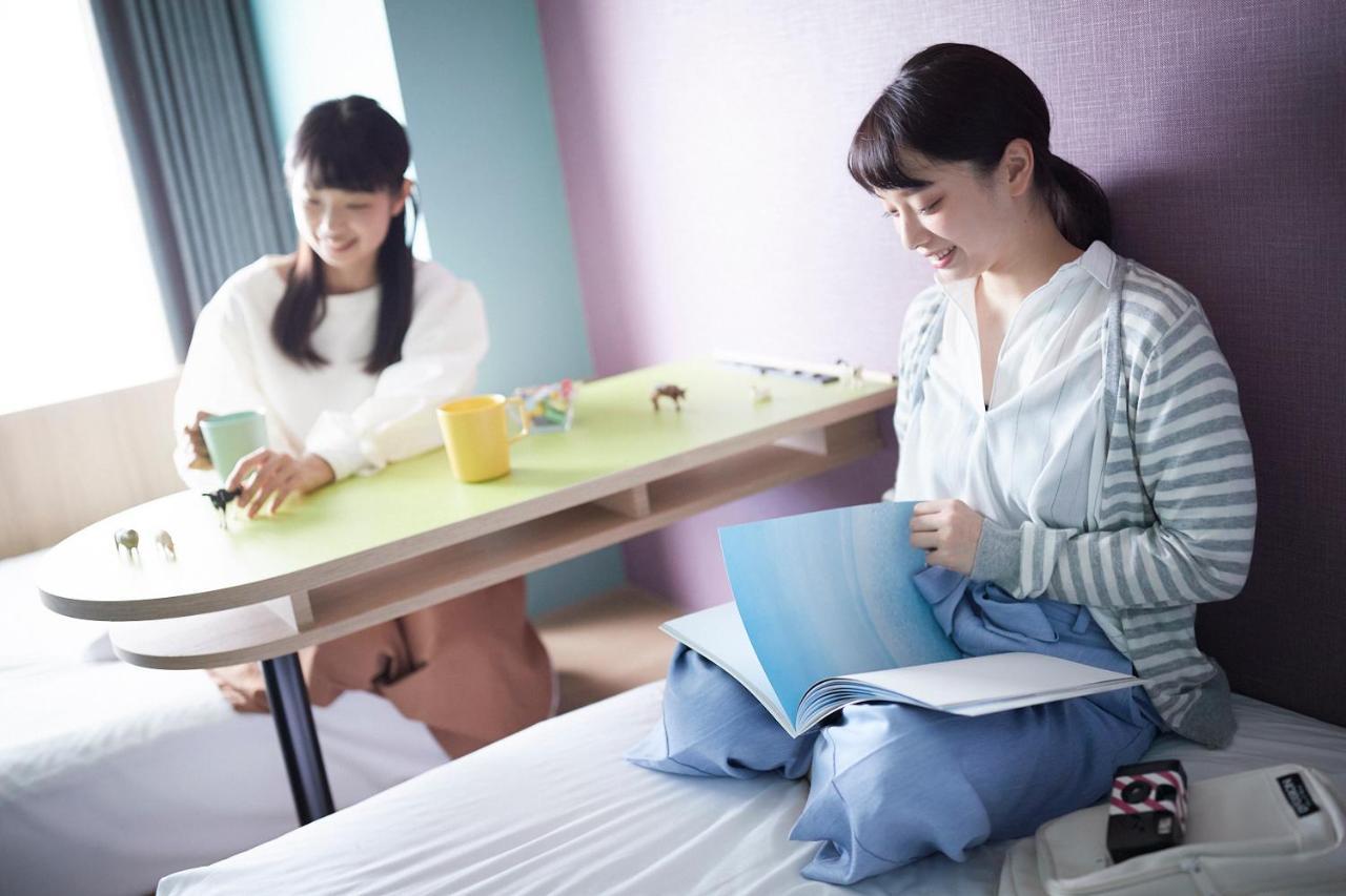 Omo7 Asahikawa By Hoshino Resorts Eksteriør bilde Students studying in the dormitory