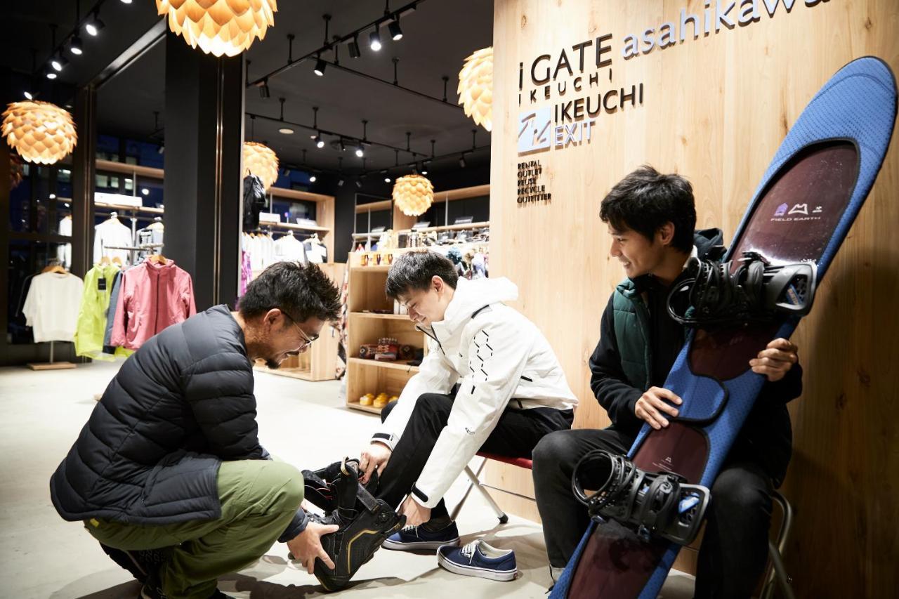 Omo7 Asahikawa By Hoshino Resorts Eksteriør bilde Fitting a snowboard boot